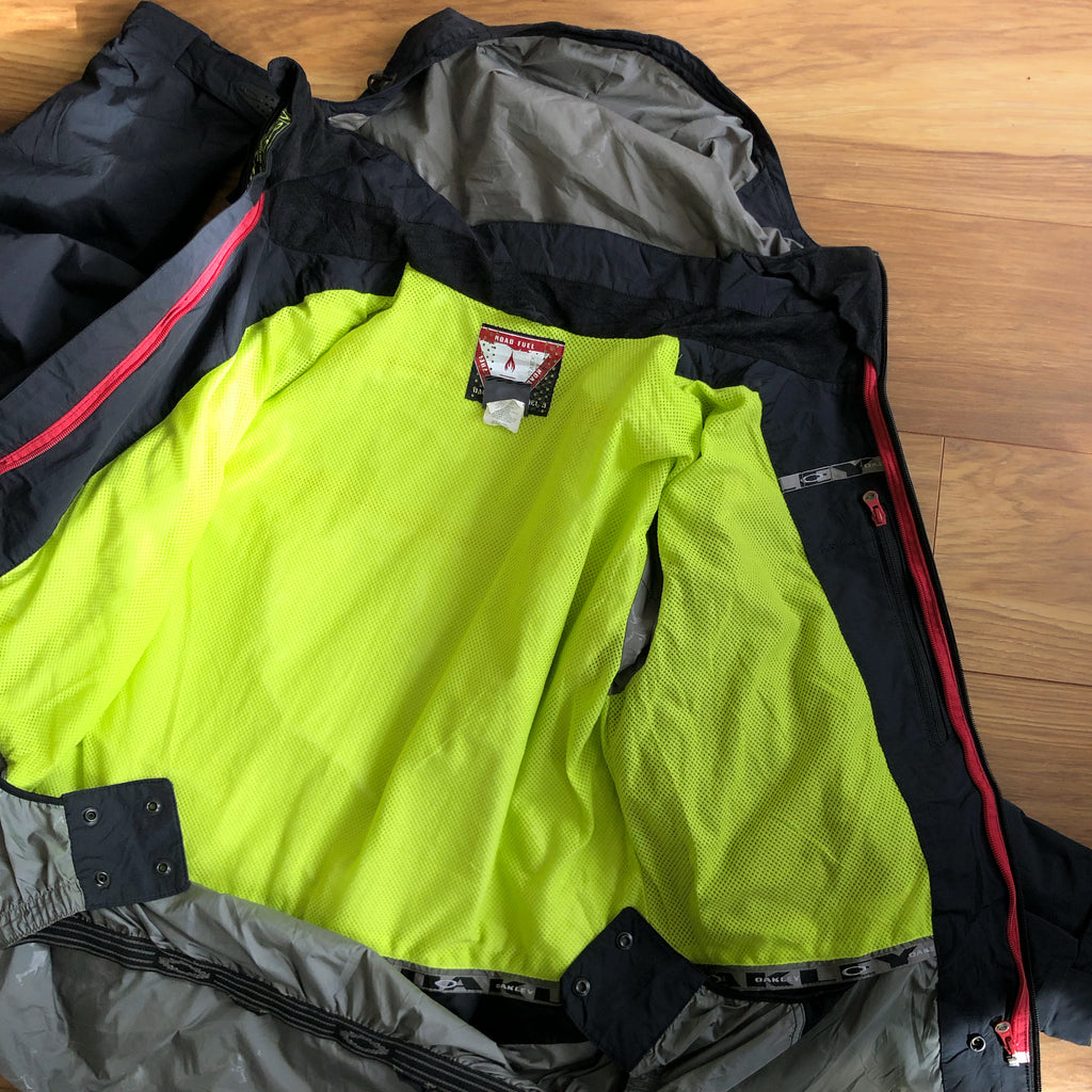 Oakley Road Fuel jacket (L) – Loose Threads Vintage